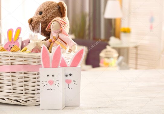 Confezioni regalo colorate con giochi per bambini